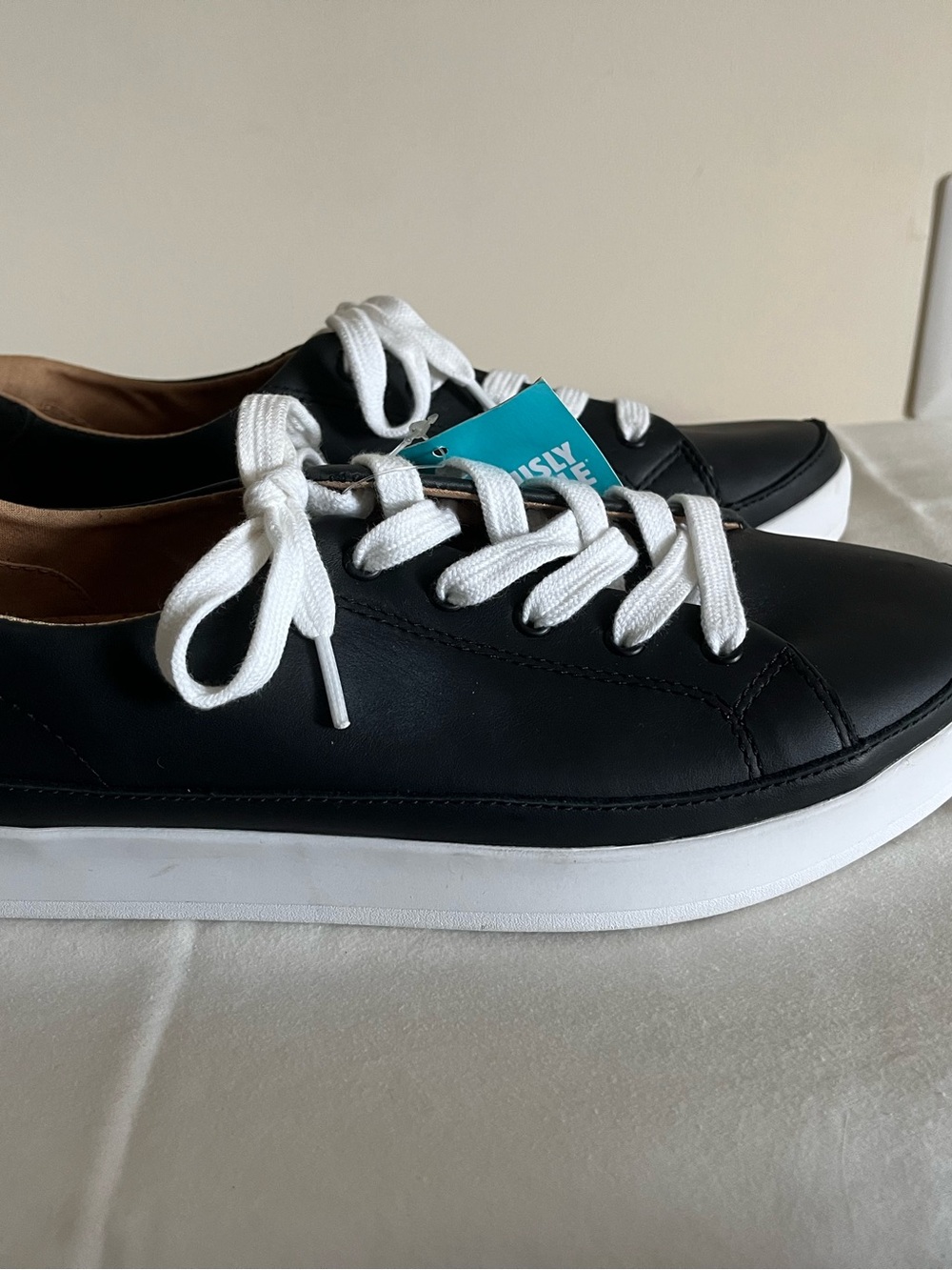 Reef Cushion Sunset Black and White Leather Comfort Sneakers Women’s Sz 10 NWT - Picture 6 of 9